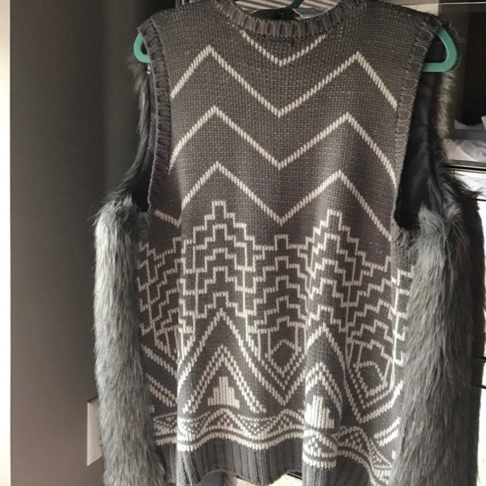 Faux fur vest - Picture 2 of 2